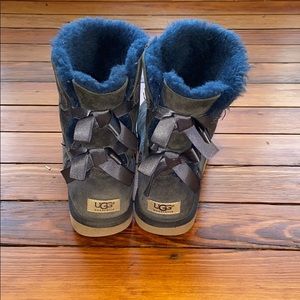 Navy blue bow uggs size 8
